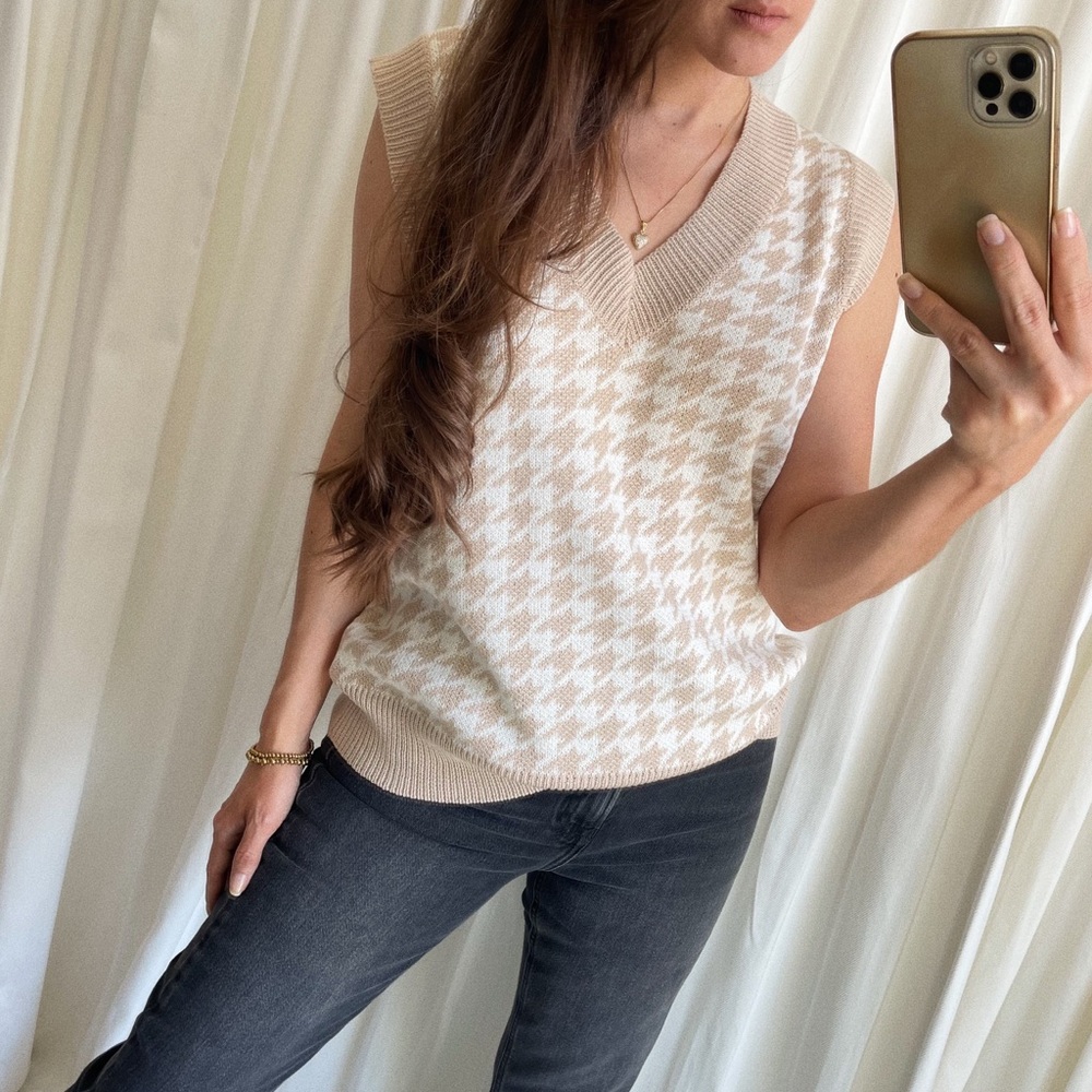 The Essential Houndstooth Sweater Vest - Picture 3 of 9